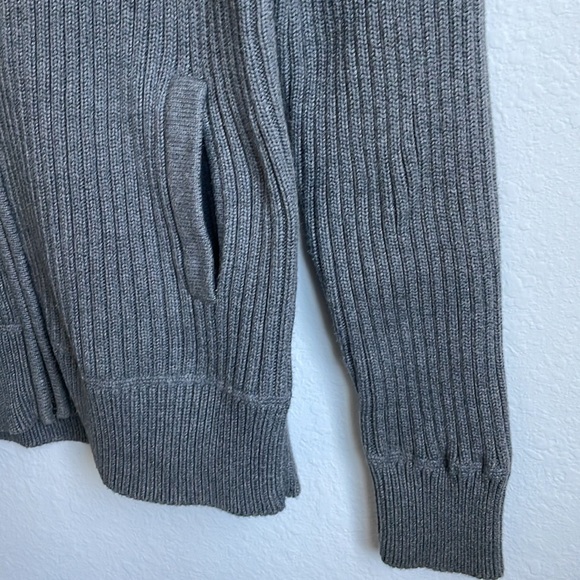 H & M Sweater - Picture 9 of 14